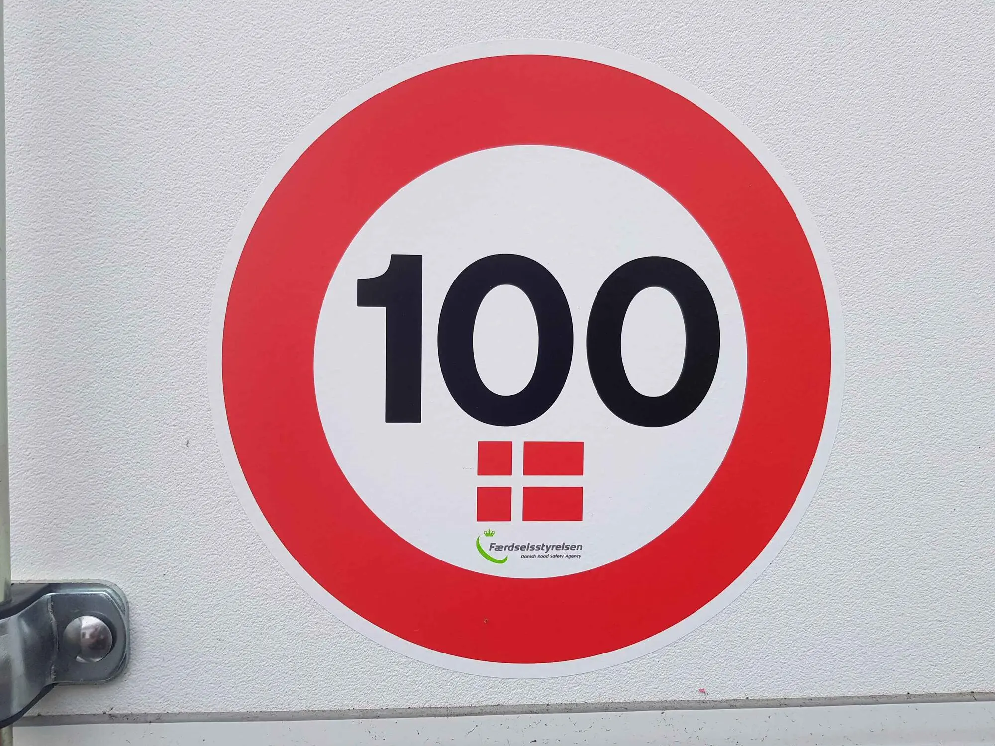 Tempo 100 Dansk Klistermærke - Tilbud: 125,00
