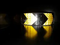 Reflekstape 50 mm Gul/Sort pil 4 mtr. tilbage